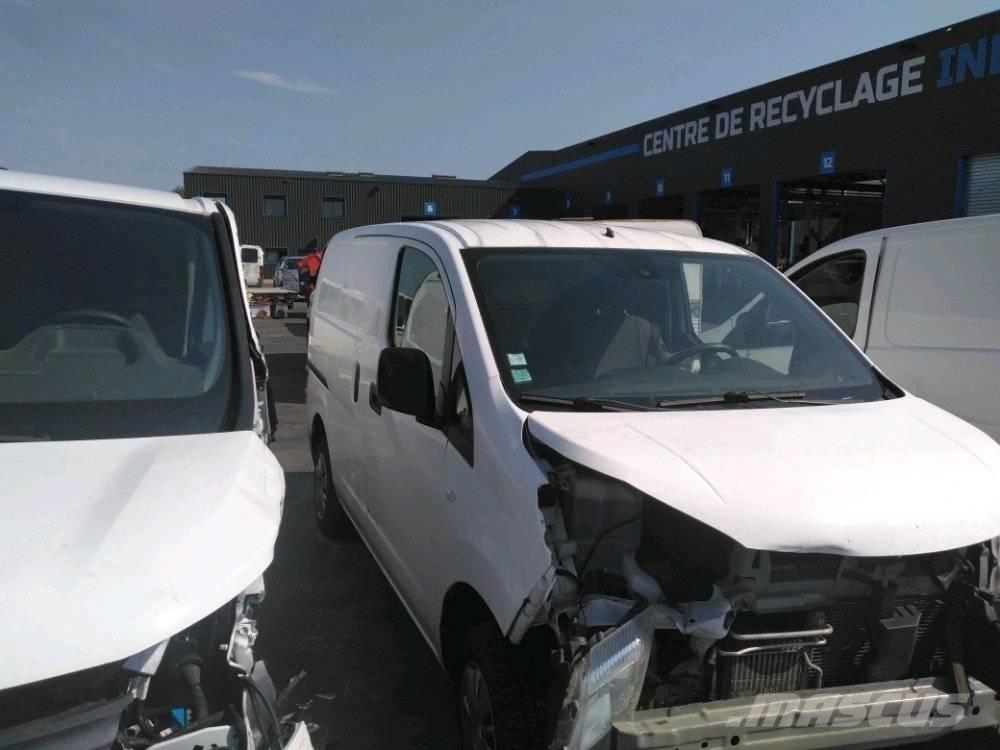 Nissan NV 200 Панельні фургони
