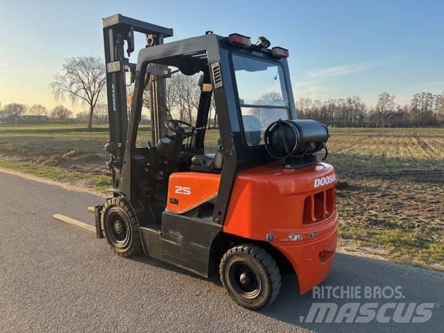Doosan G 25 G Газові навантажувачі