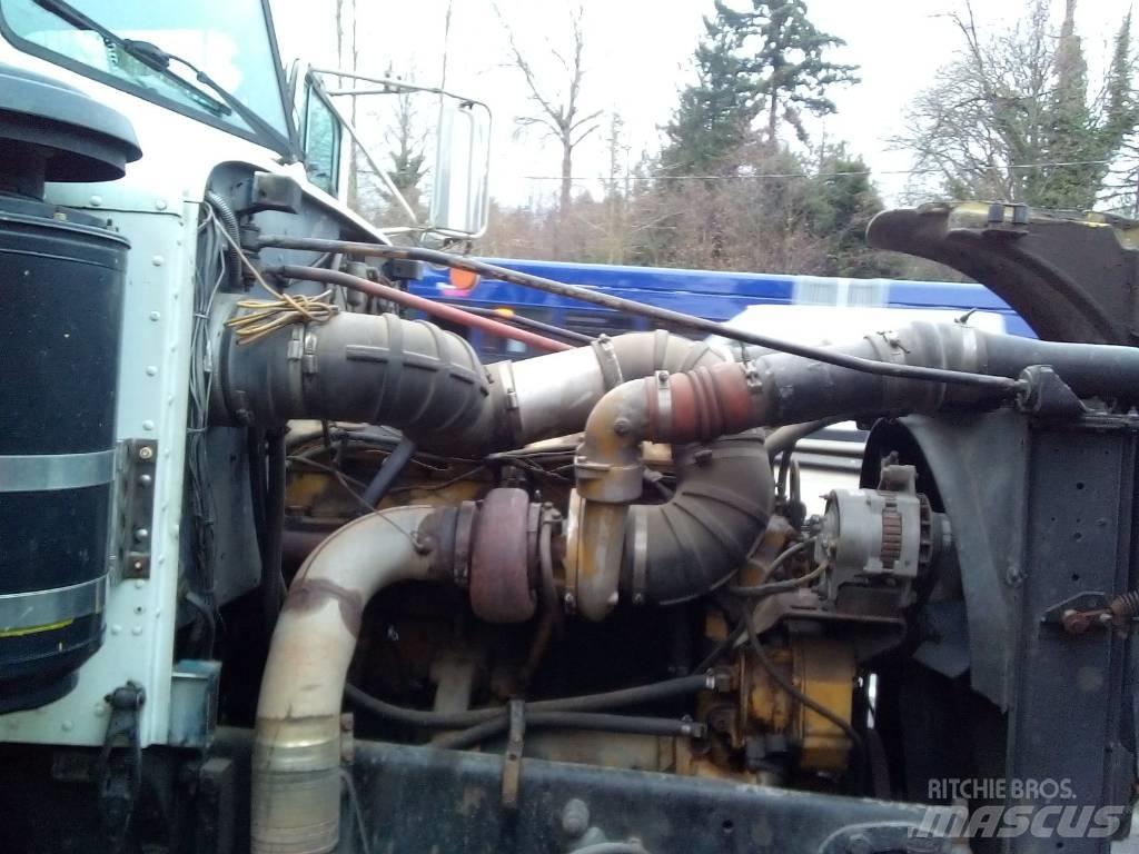 Peterbilt 377 Тягачі