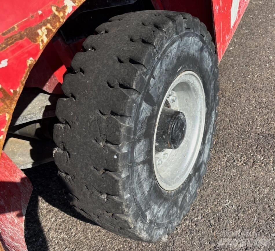 Manitou MI 35 D Дизельні навантажувачі