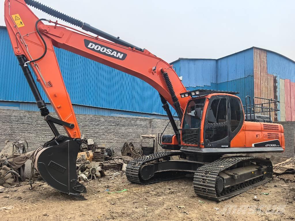 Doosan DX300 Гусеничні екскаватори
