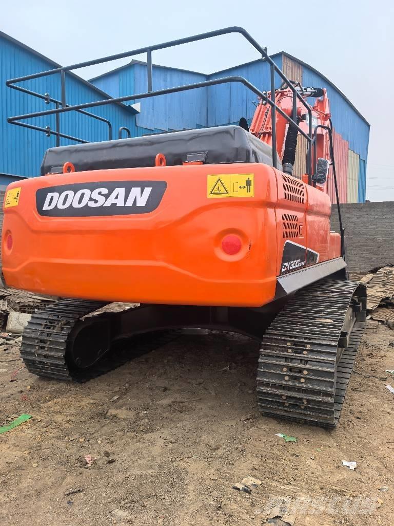 Doosan DX300 Гусеничні екскаватори