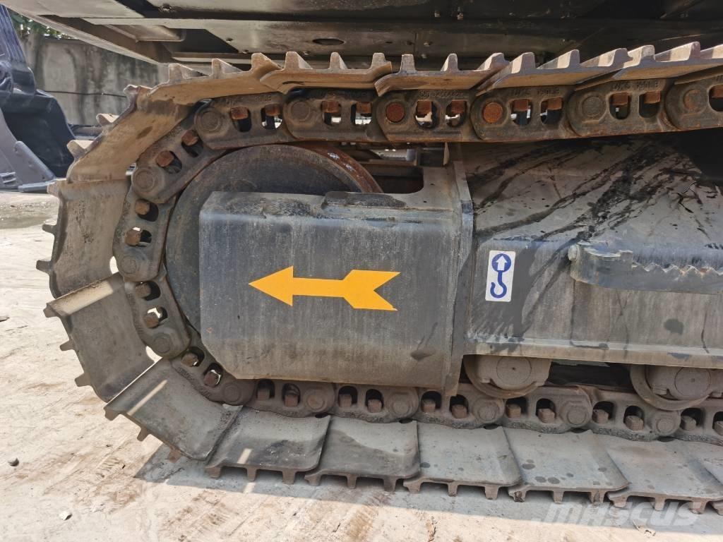 Volvo EC 220 Гусеничні екскаватори