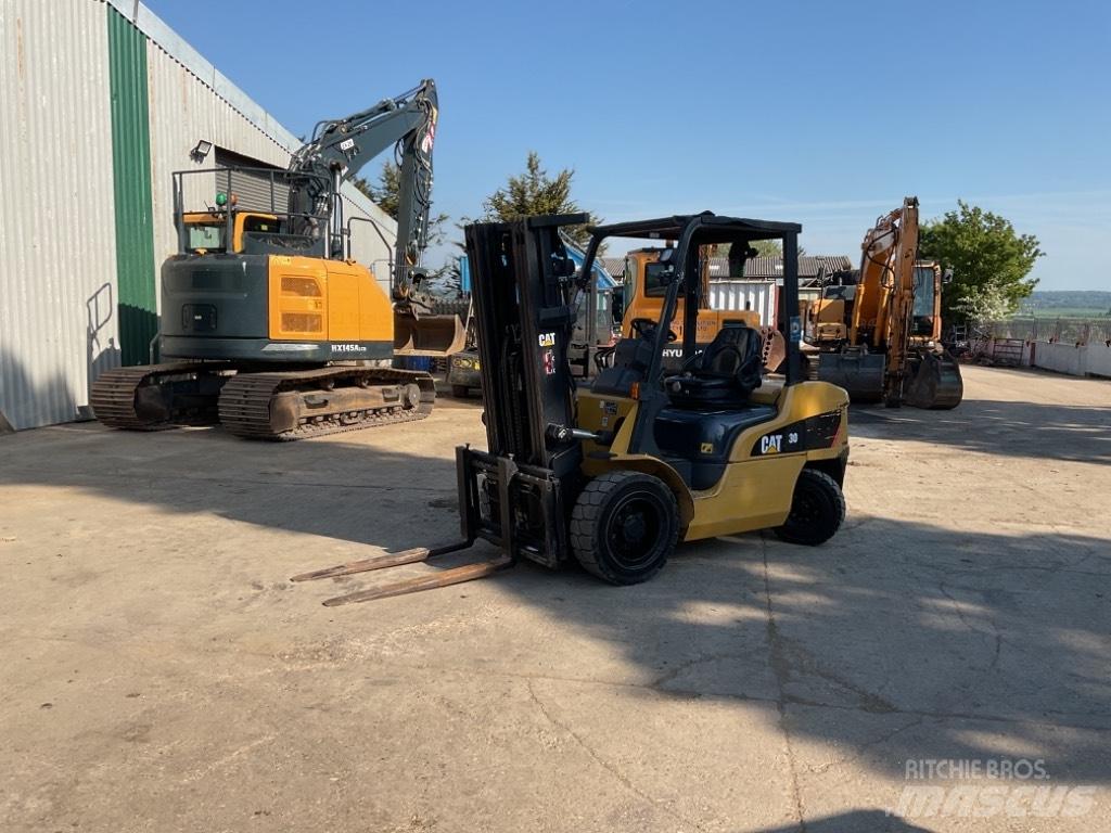 CAT DP30NT Дизельні навантажувачі