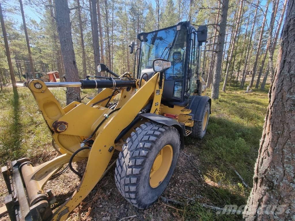 CAT 908M -2015 Фронтальні навантажувачі