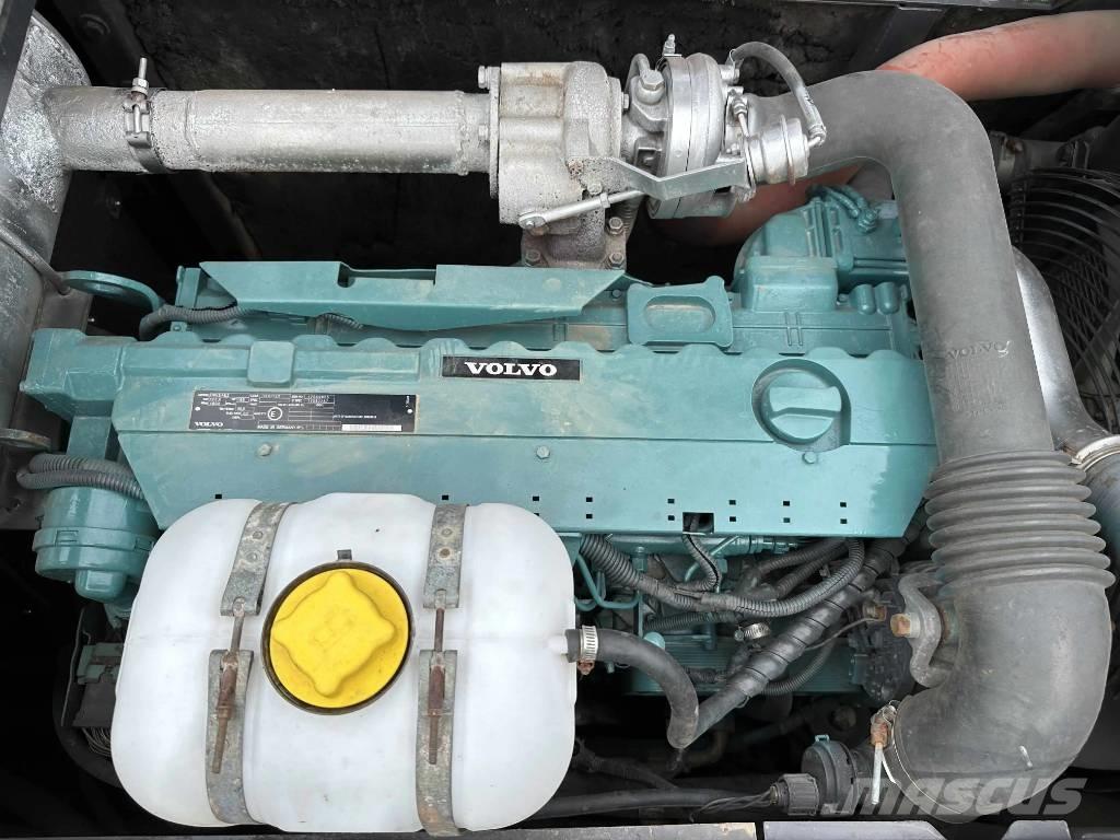 Volvo EC210D Гусеничні екскаватори