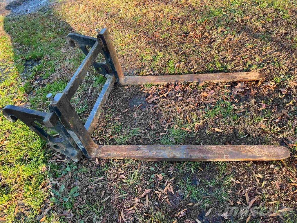 CAT 908M Фронтальні навантажувачі