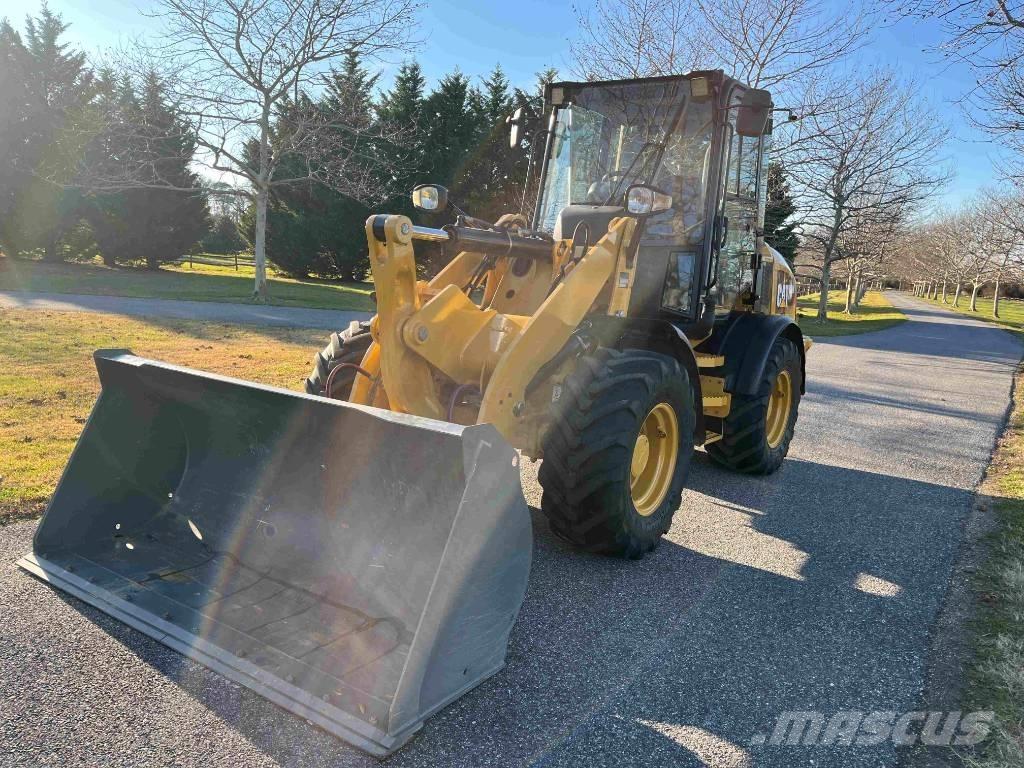 CAT 908M Фронтальні навантажувачі