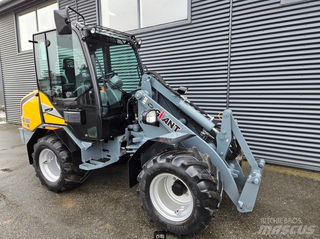 GiANT g3500 x-tra Малі навантажувачі