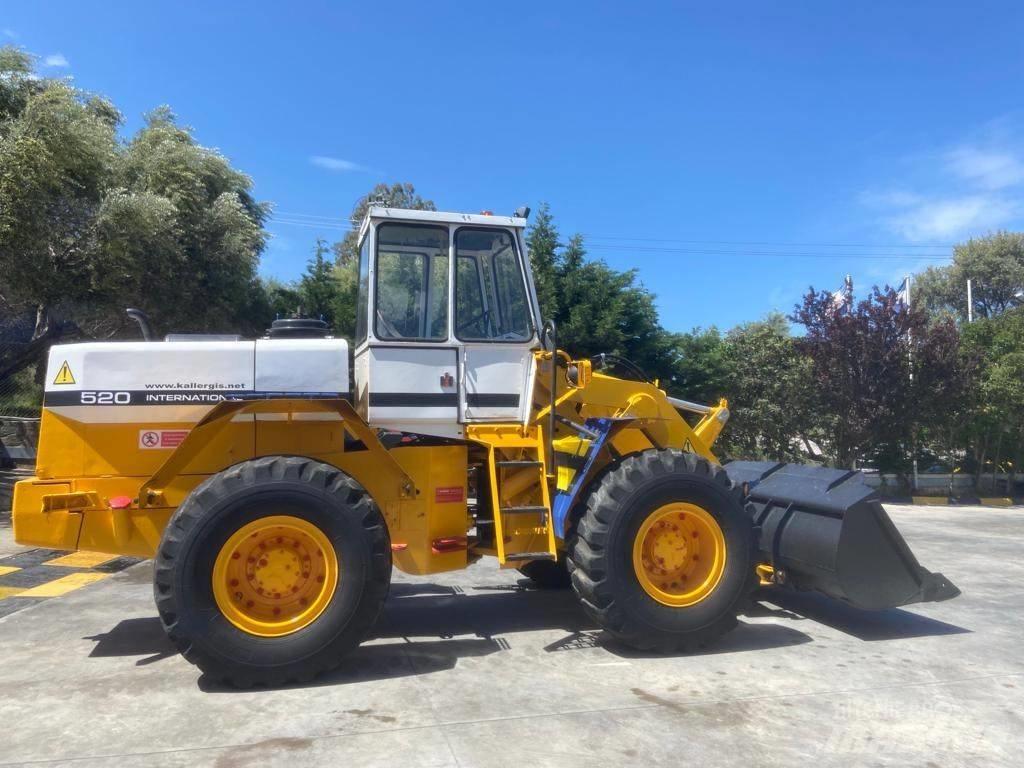 International 520A Фронтальні навантажувачі