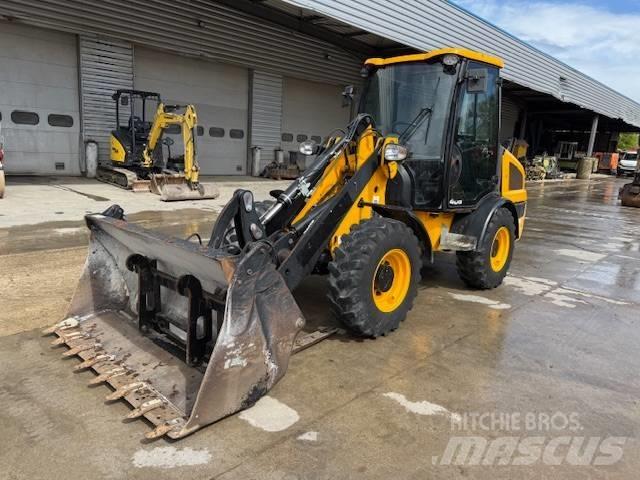 JCB 406 Фронтальні навантажувачі