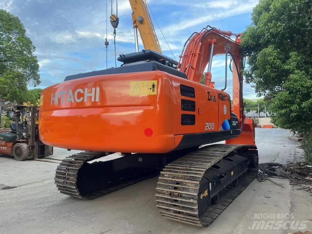 Hitachi ZX 200 Гусеничні екскаватори