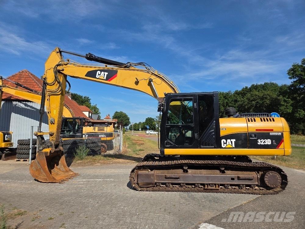 CAT 323DL Гусеничні екскаватори
