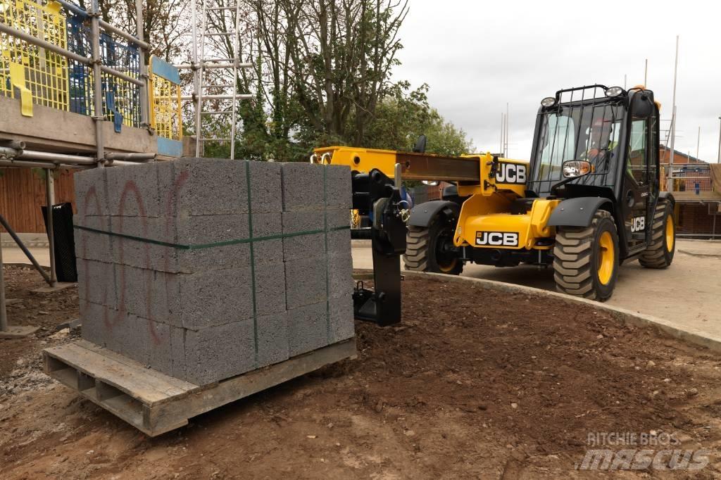 JCB 525-60 Телескопічні навантажувачі
