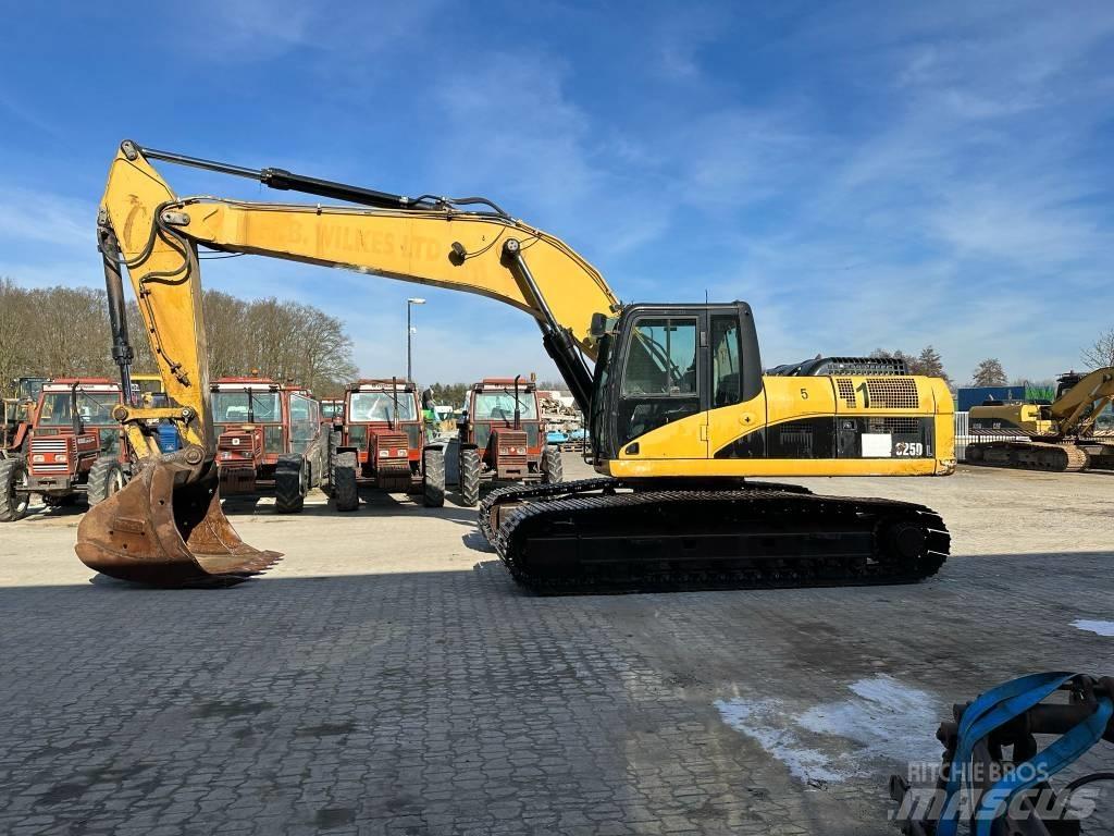 CAT 325DL Гусеничні екскаватори