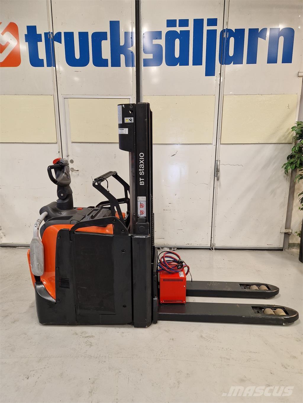 Toyota SPE200D Самохідні електроштабелери