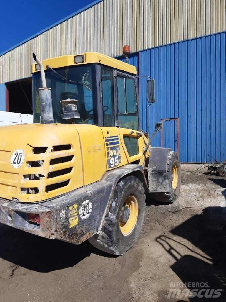 Komatsu WA95-3 Фронтальні навантажувачі