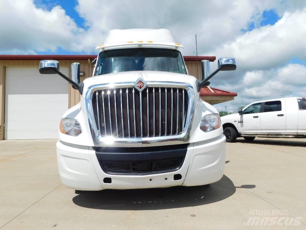 International LT 625 Тягачі