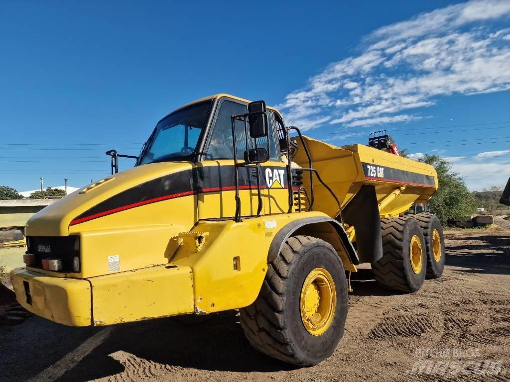 CAT 725 Зчленовані самоскиди
