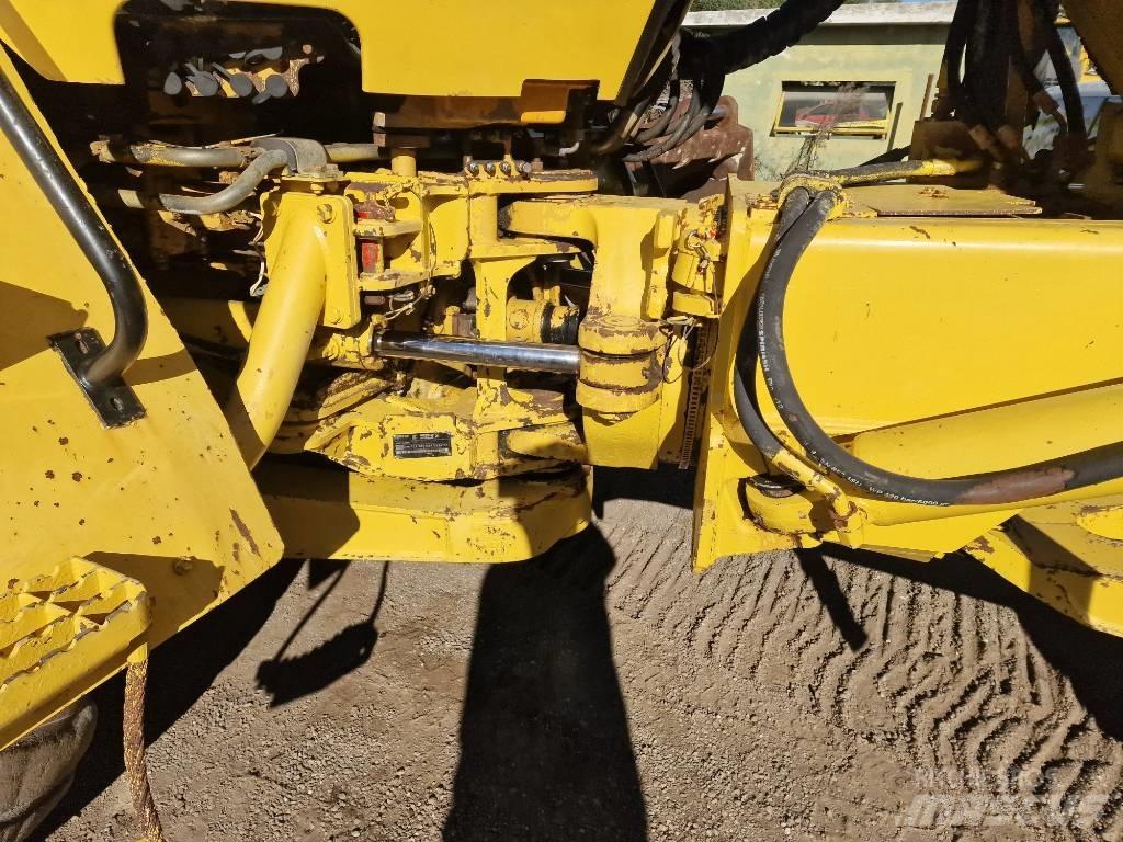 CAT 725 Зчленовані самоскиди