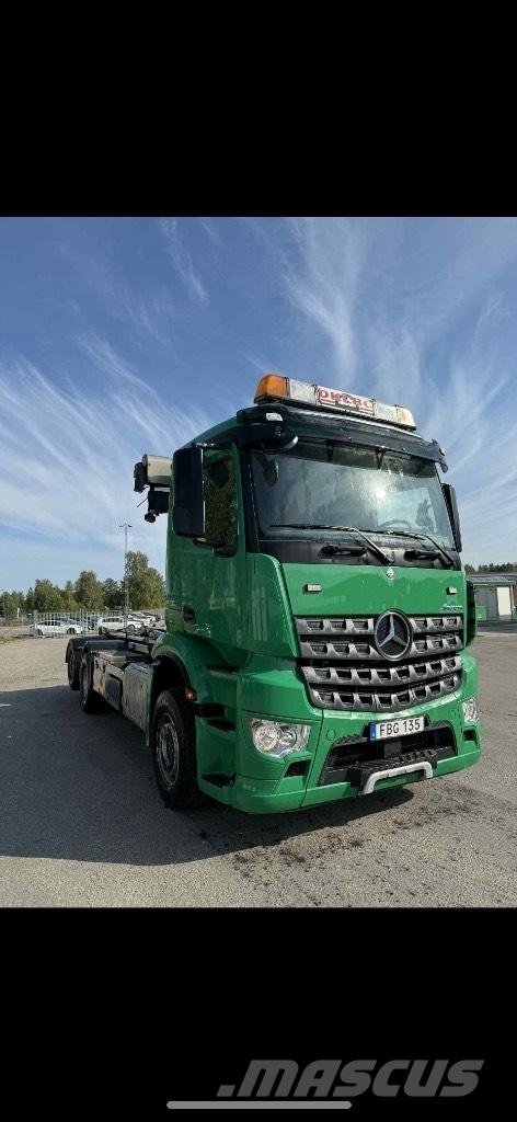 Mercedes-Benz Actros Вантажівки з гаковим підйомом