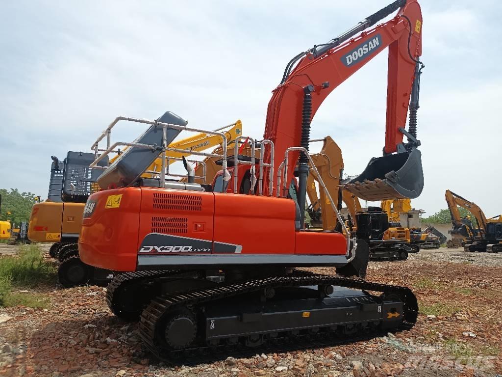 Doosan DX300LC Гусеничні екскаватори