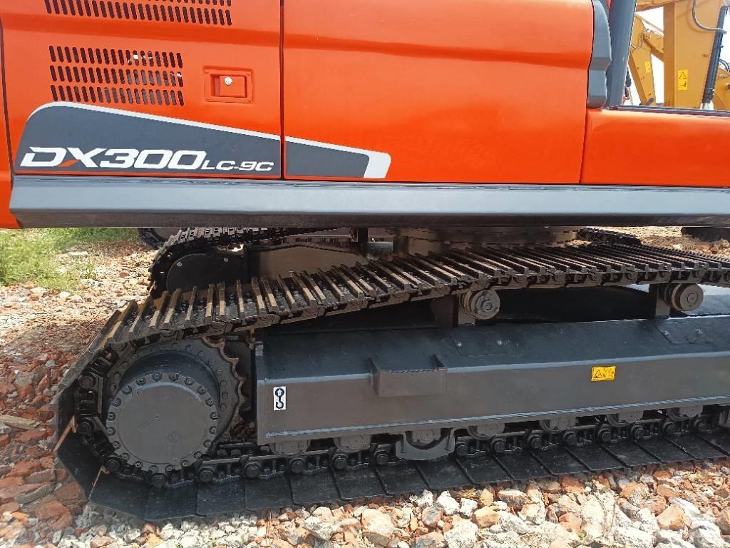 Doosan DX300LC Гусеничні екскаватори
