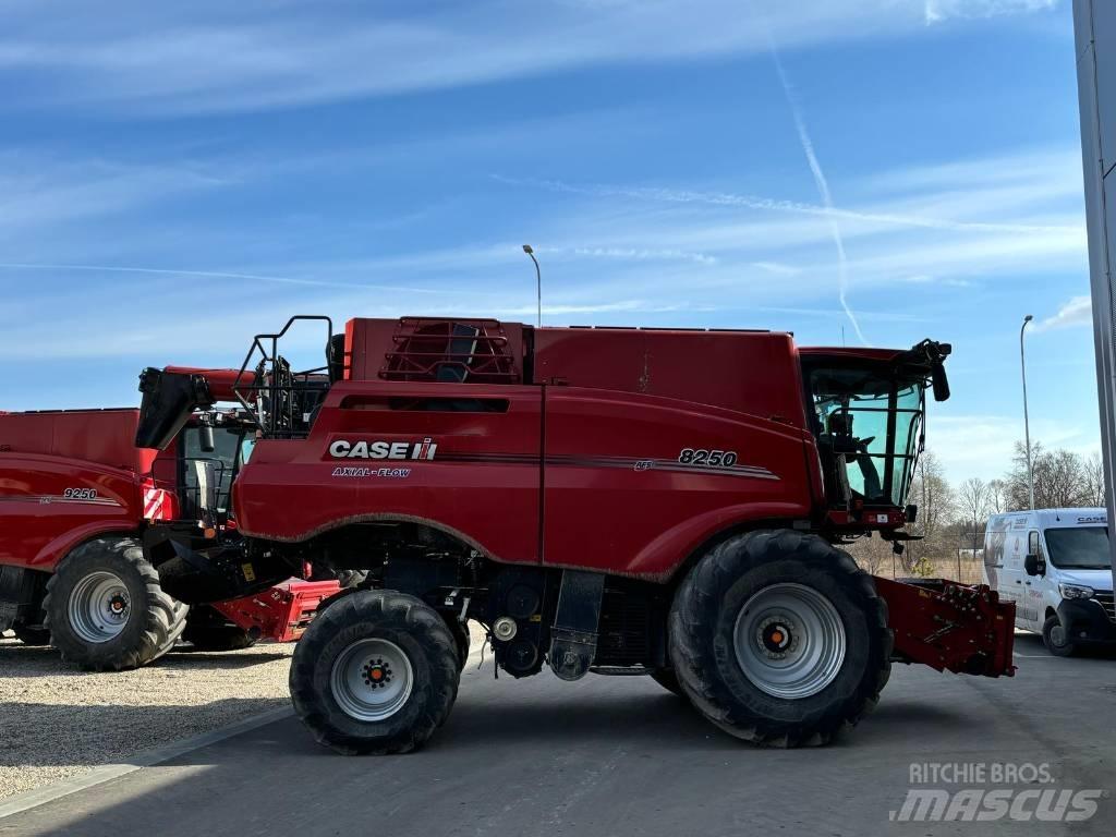 Case IH 8250 Зернозбиральні комбайни