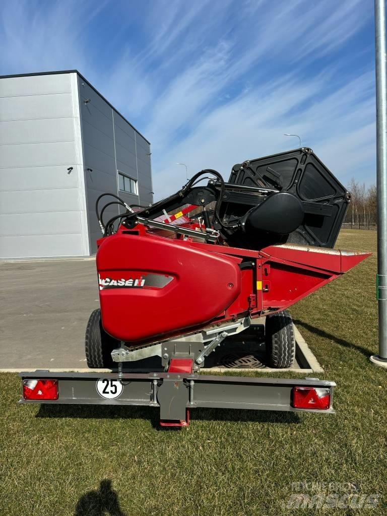 Case IH 8250 Зернозбиральні комбайни