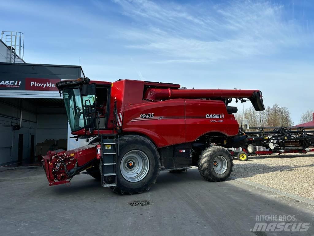 Case IH 8250 Зернозбиральні комбайни
