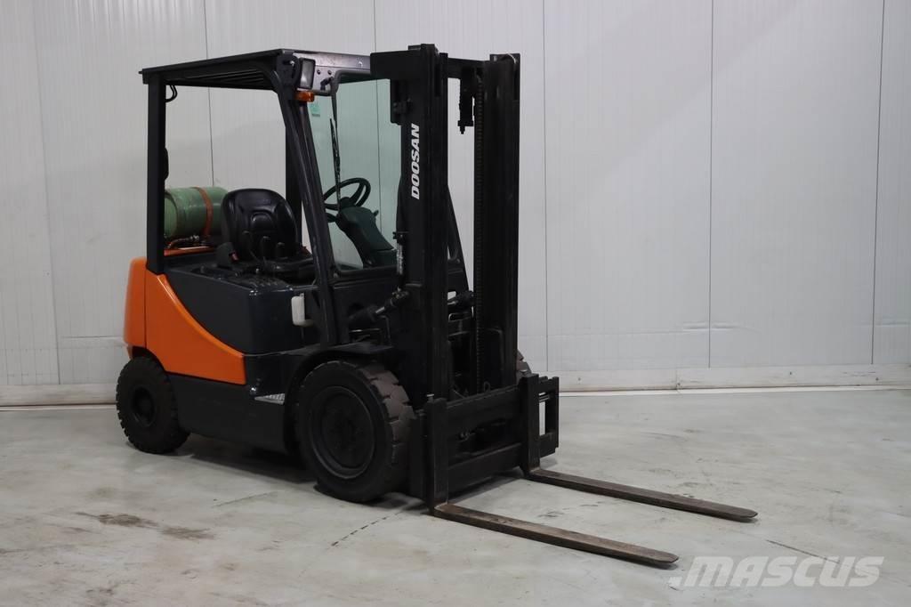 Doosan G25E-5 Газові навантажувачі