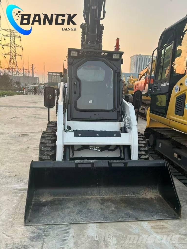  EARTHFORCE S300 Багатофункціональне обладнання для вантажних і землекопальних робіт