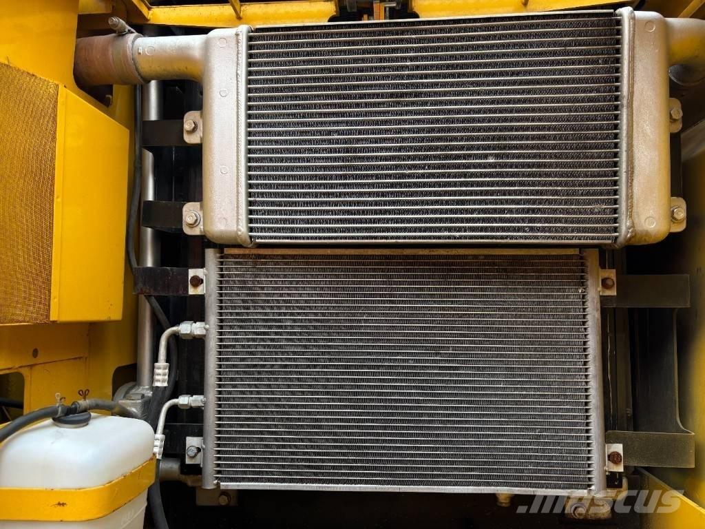 Komatsu PC 220-7 Гусеничні екскаватори