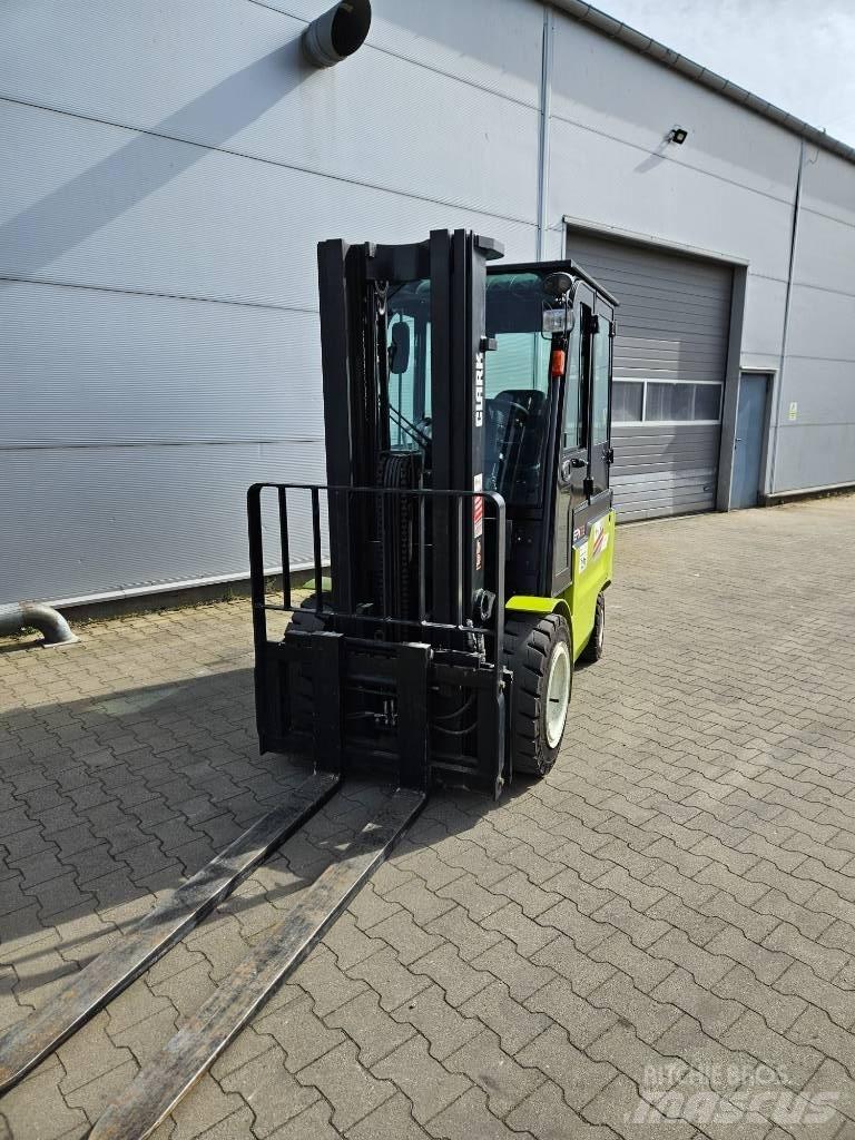 Clark EPX32i Електронавантажувачі