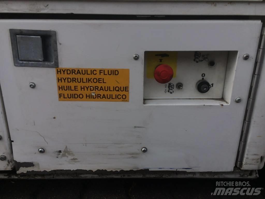 UpRight TM 12   V-2748 Вертикальні щоглові підйомники