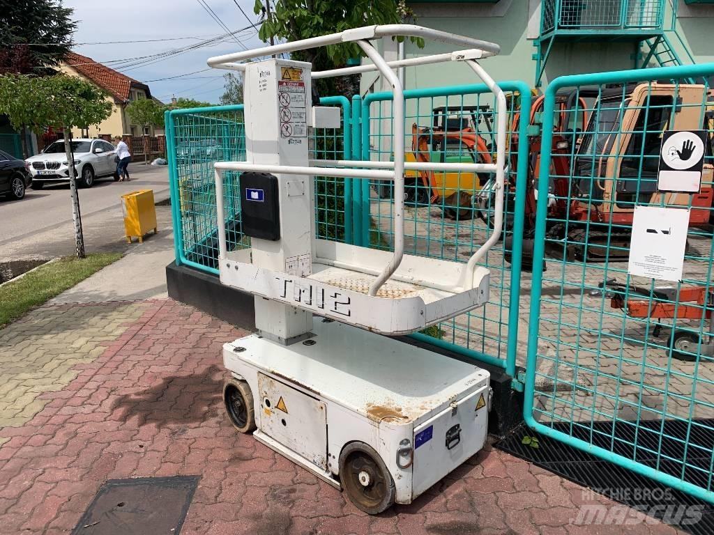 UpRight TM 12   V-2748 Вертикальні щоглові підйомники