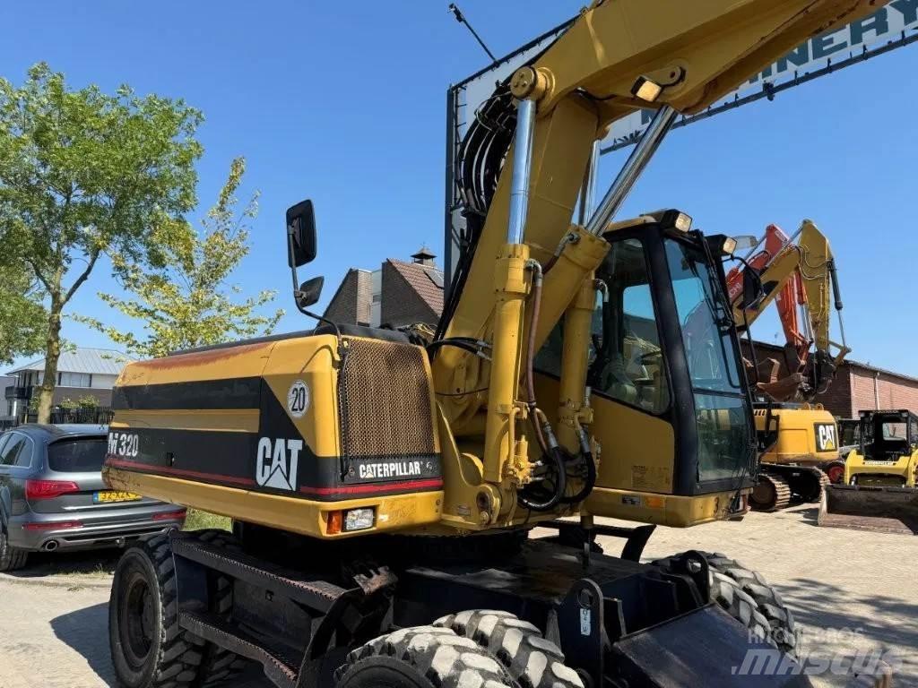 CAT M320 2001 Колісні екскаватори