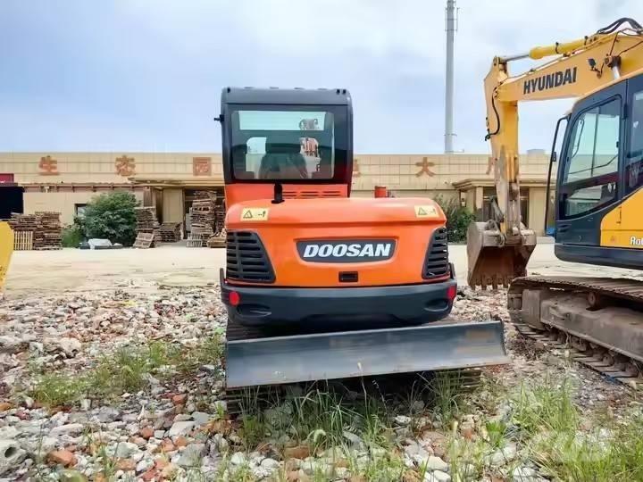 Doosan DX 60 Гусеничні екскаватори