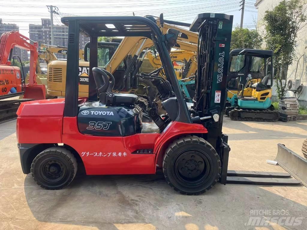 Toyota FD 35 Дизельні навантажувачі