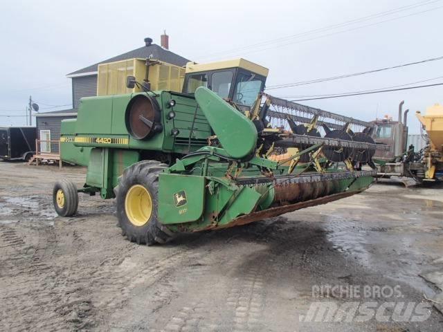 John Deere 4420 Зернозбиральні комбайни