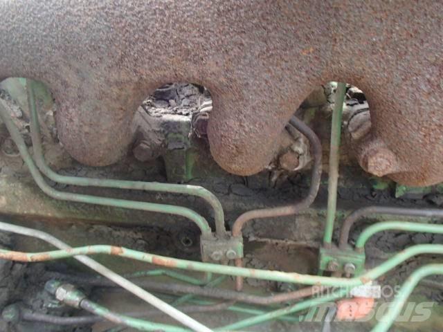 John Deere 4420 Зернозбиральні комбайни