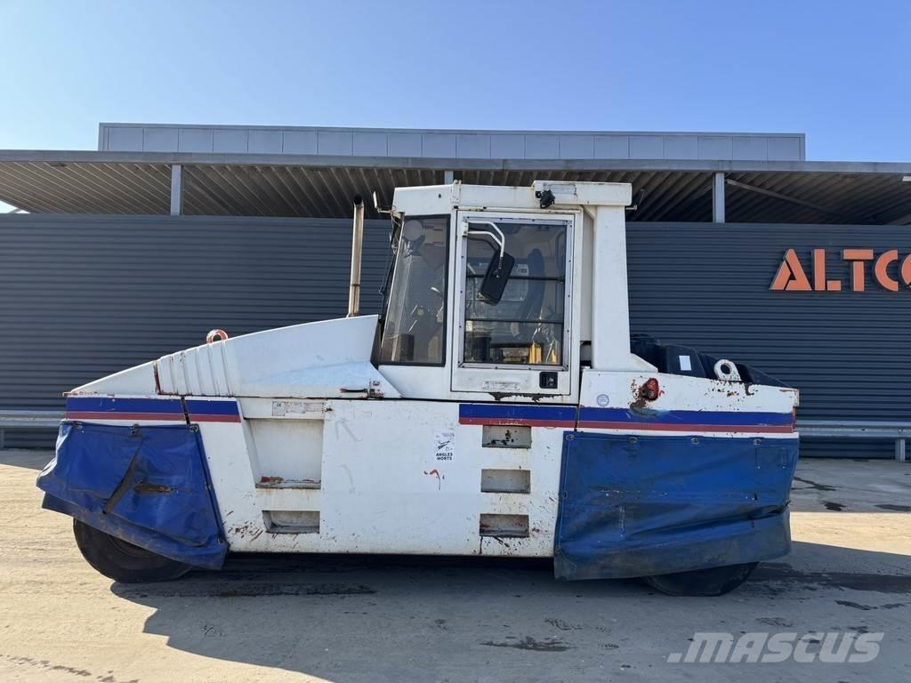 CAT PS-300B Пневматичні катки