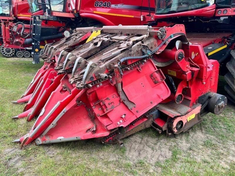 Case IH 8240 Зернозбиральні комбайни