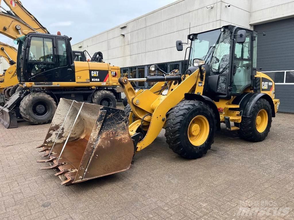 CAT 908M Фронтальні навантажувачі
