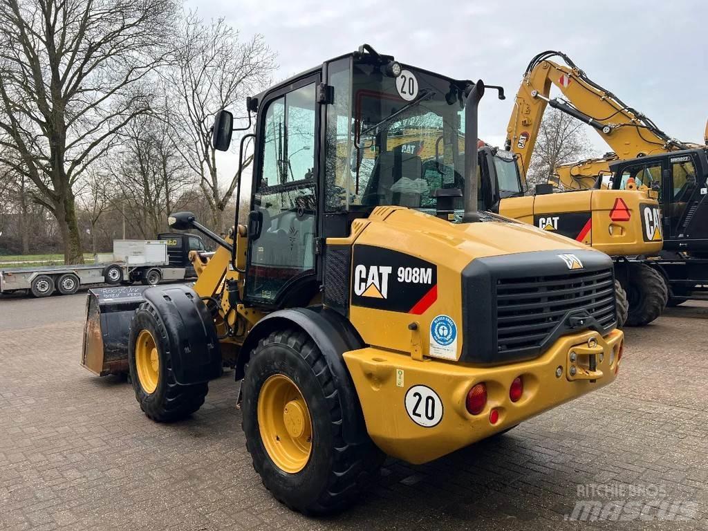CAT 908M Фронтальні навантажувачі