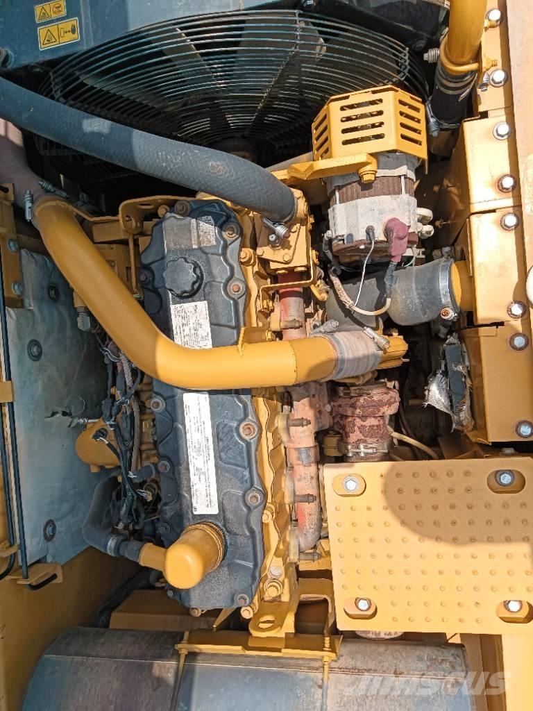 CAT 325 D Гусеничні екскаватори