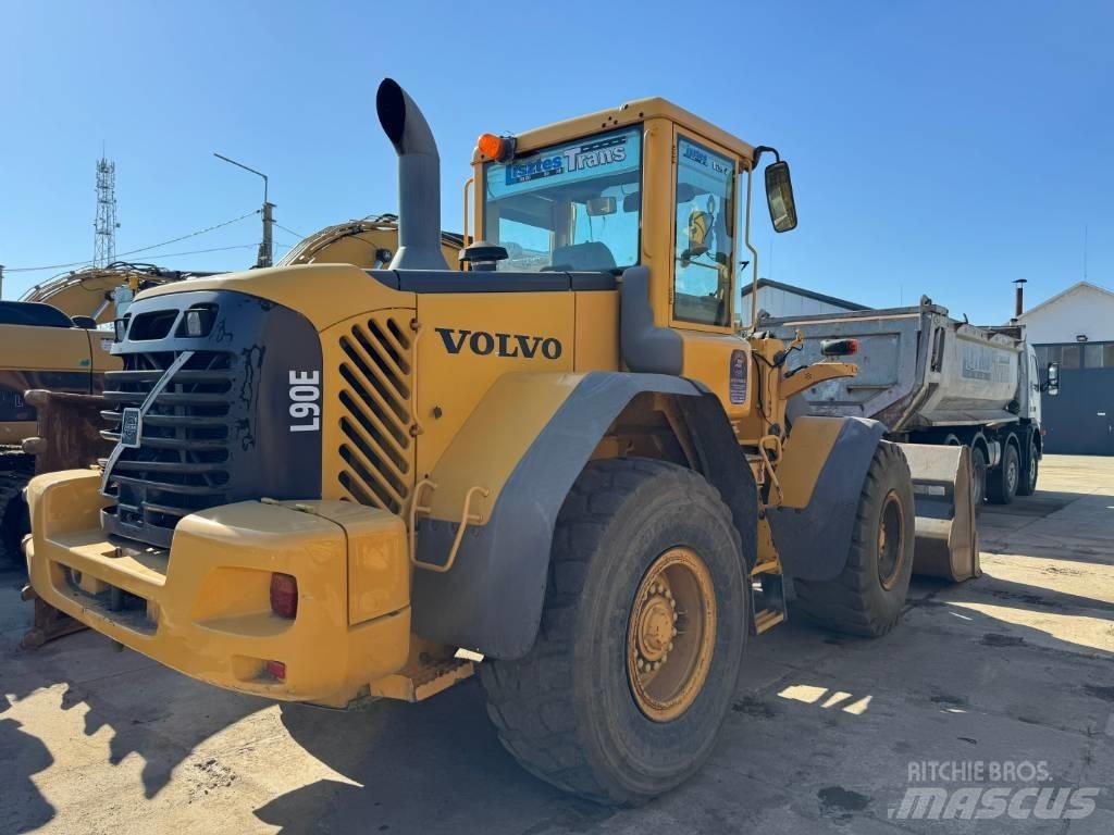 Volvo L 90 E Фронтальні навантажувачі