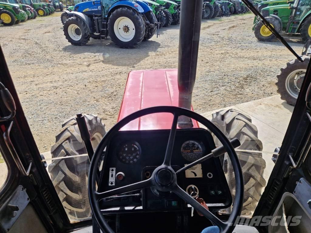 Case IH 856 XL Трактори