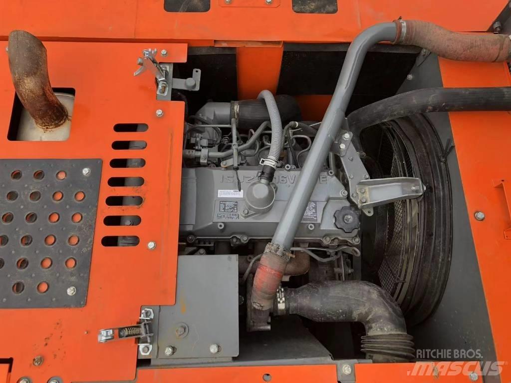 Hitachi 240 Гусеничні екскаватори