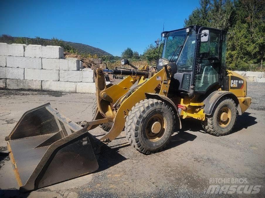 CAT 907 M Фронтальні навантажувачі